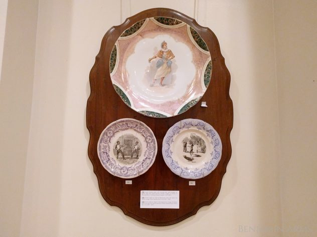 Plates with fencers and swordsmen